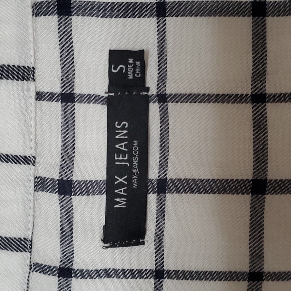 NWOT MAX JEANS V-neckline button down shirt S - Picture 3 of 6
